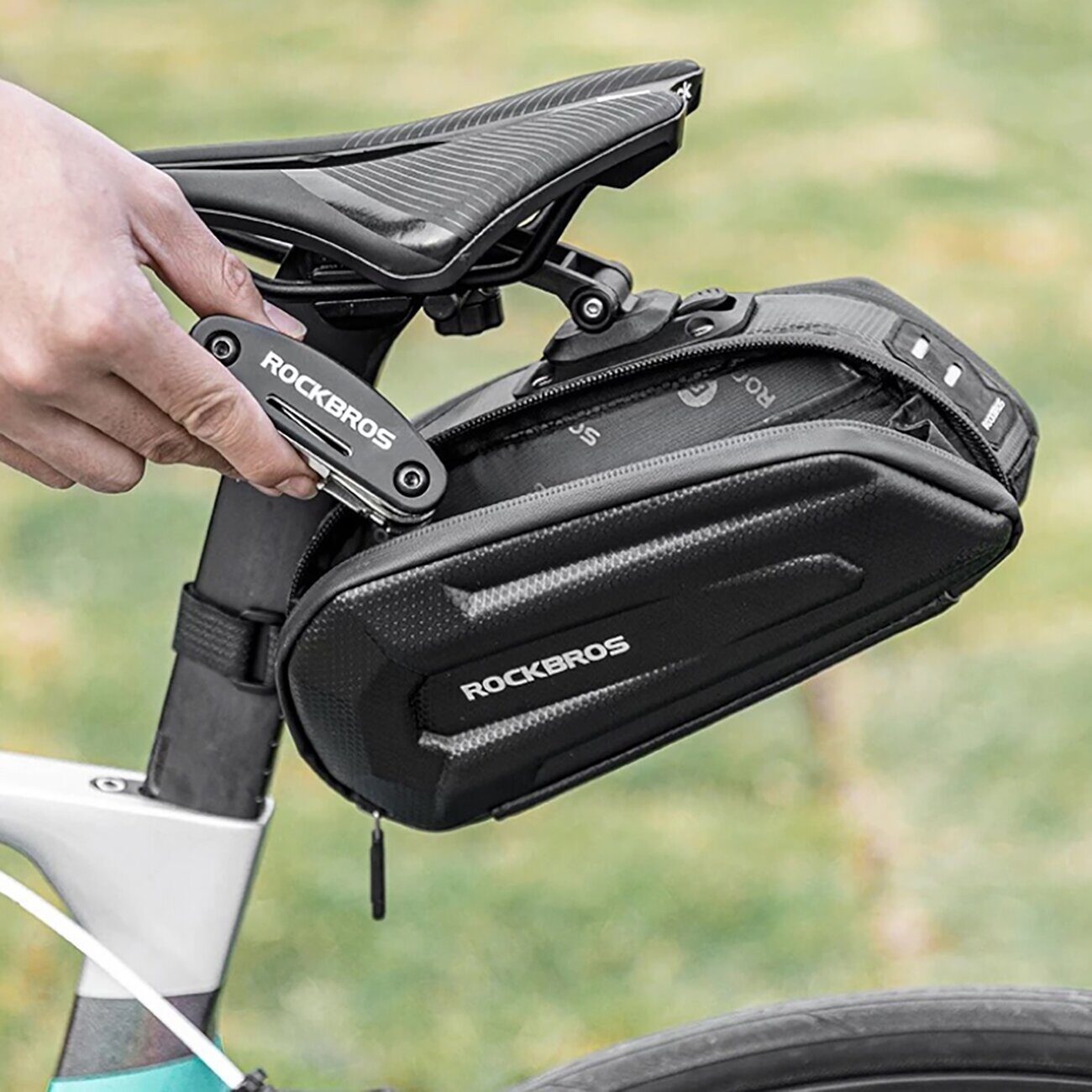 Rockbros B69 bicycle saddle bag 1.8l with easy release system - black - imagine 7