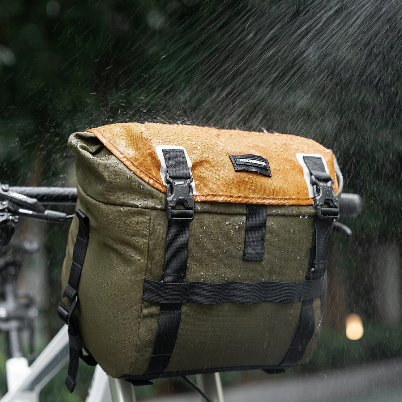 Rockbros W019 Handlebar Bike Bag 13.5-24L - Green-Orange - imagine 7