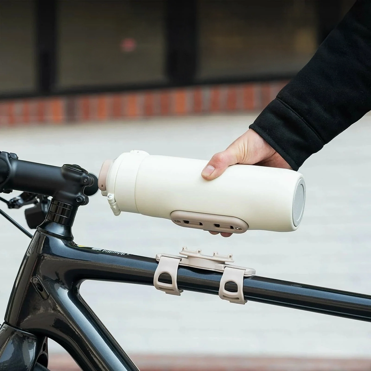 Rockbros S550H-1 700 ml Thermal Bottle with Magnetic Holder and Mounting Strap - Beige - imagine 7